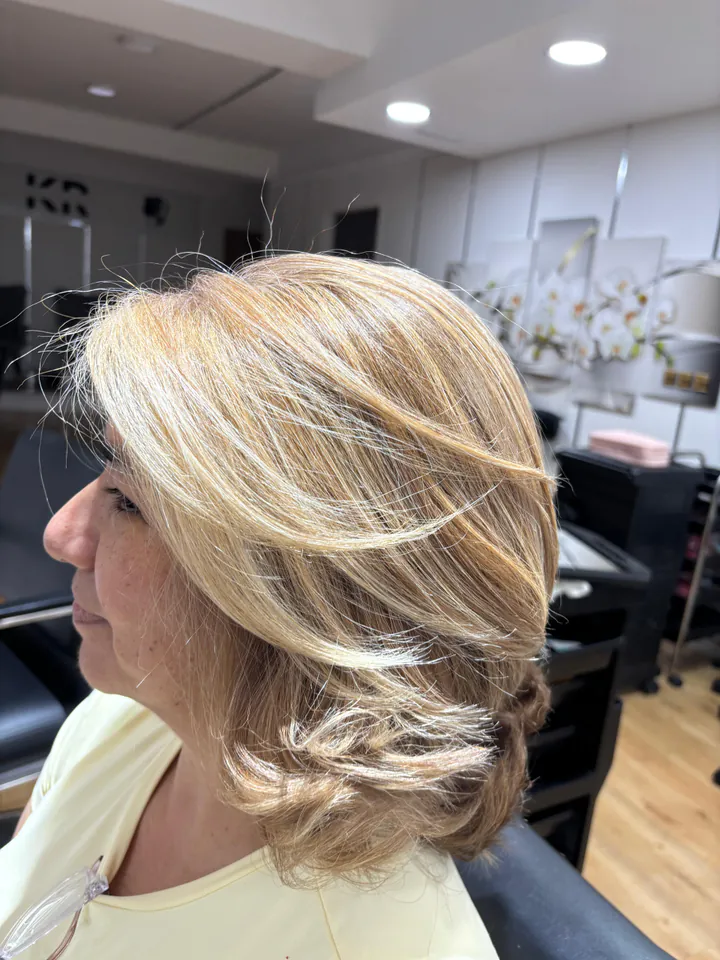 Mechas rubias, vista lateral