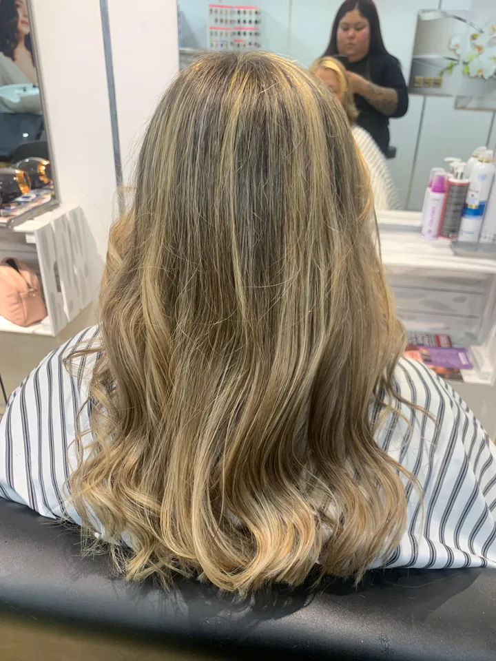 Balayage miel en melena larga