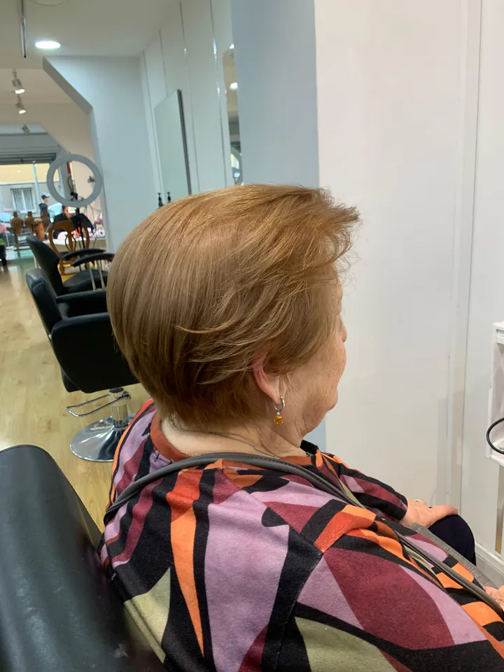 Corte corto con color cobre