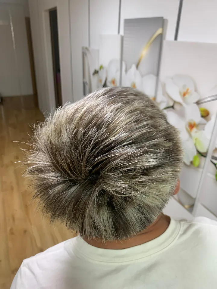 Corte pixie con mechas